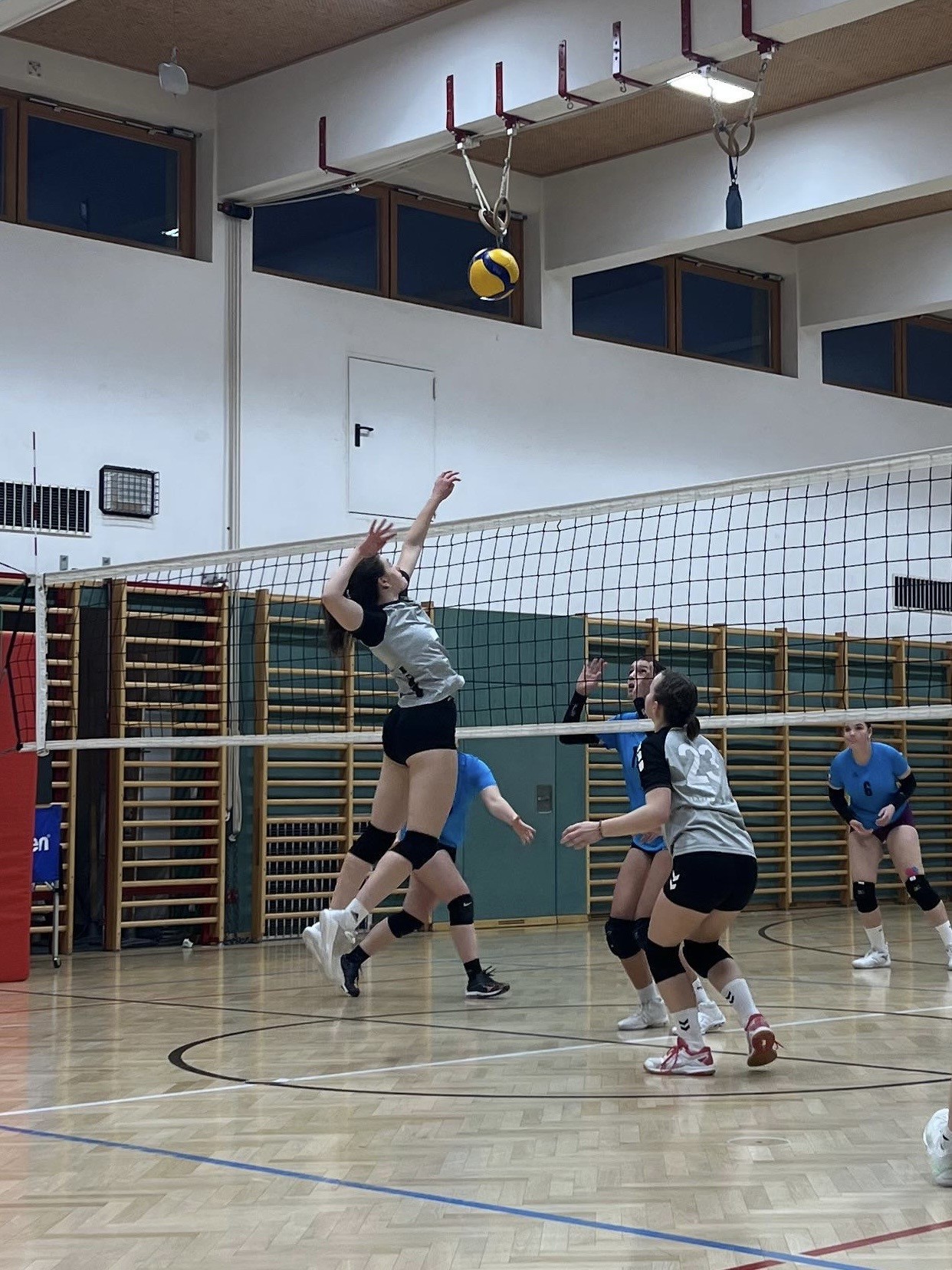 b35563ec-092c-48ca-9597-61089d9e006f.jpg