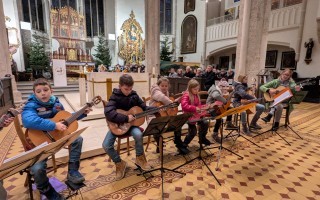 9 Gitarrenensemble 1 Dana Memioglu (c) Musik- und Kunstschule Waidhofen_Ybbstal