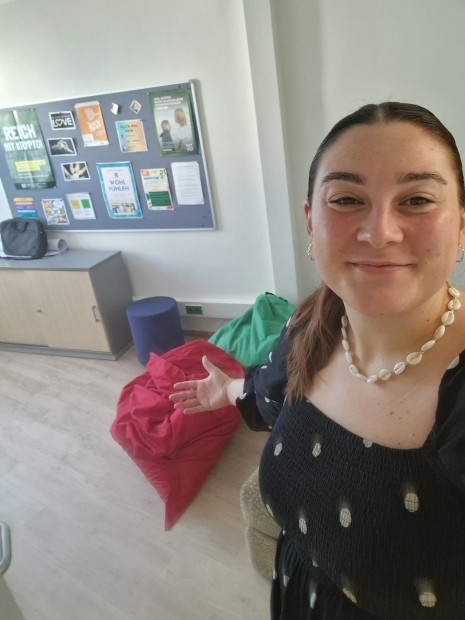 Foto 2 im Beratungsraum Carina.jpg